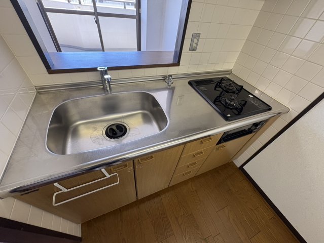 キッチン　同物件別部屋写真