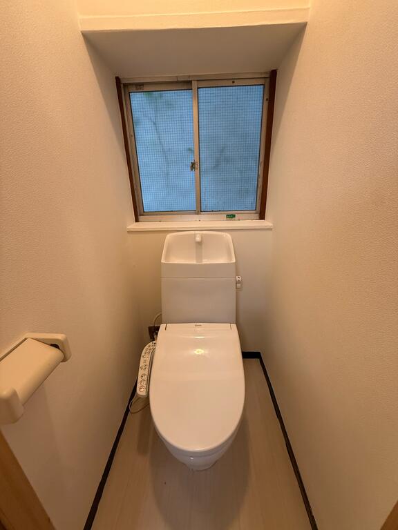 徳丸1丁目テラス付きアパートのトイレ写真