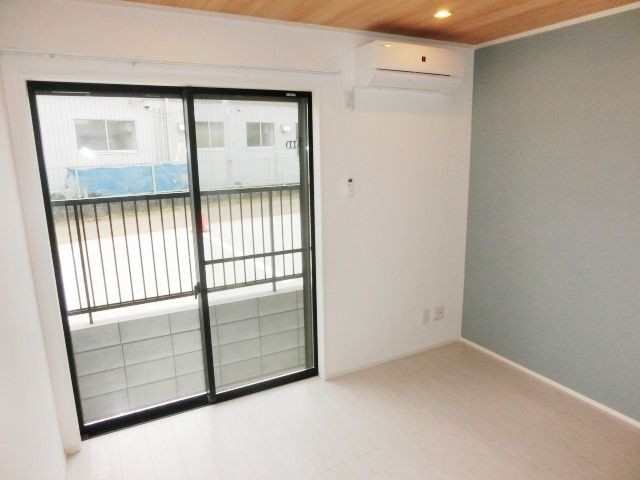 居室・リビング　窓も大きく明るいお部屋です