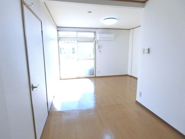 ドリームアキAの居間写真