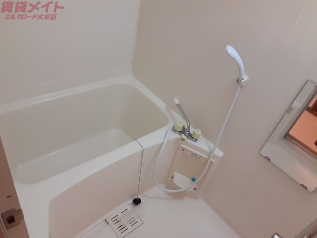 バス・シャワールーム　同タイプの部屋写真です。
