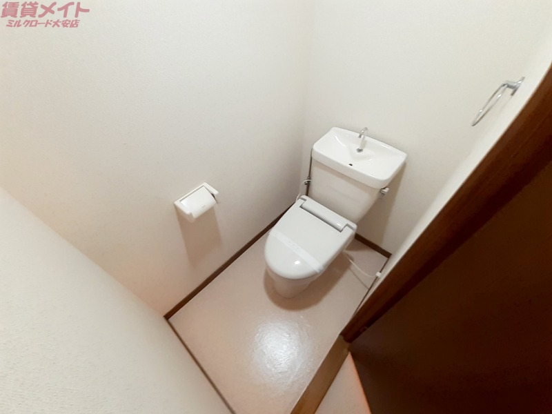 トイレ　同タイプの部屋写真です。