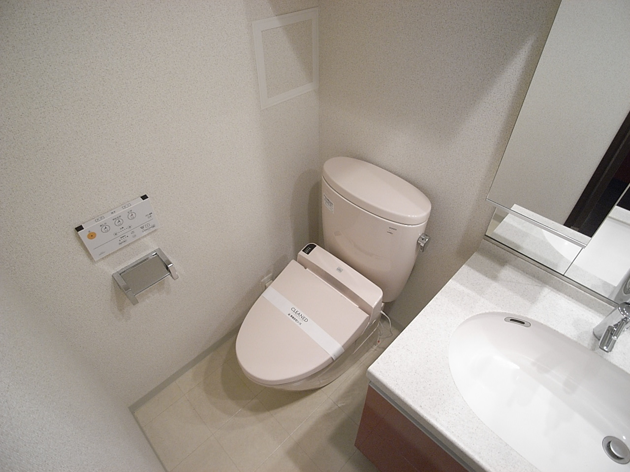 トイレ　落ち着ける空間　他のお部屋の写真になります。