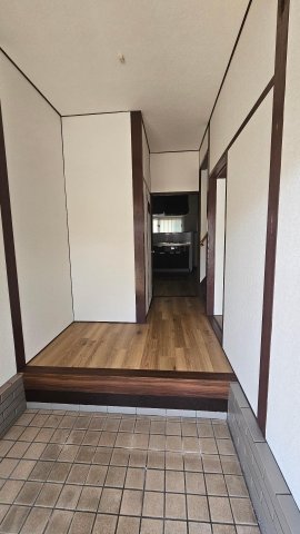 玄関　広くて明るい玄関です