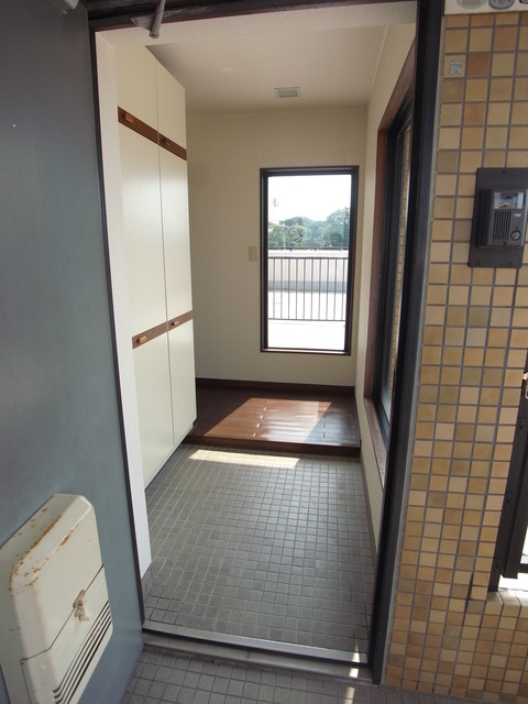 ＪＲ飯田線 牛久保駅 徒歩6分 4階建 築39年の玄関写真