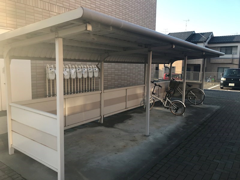 その他共有部分　屋根付き駐輪場あります