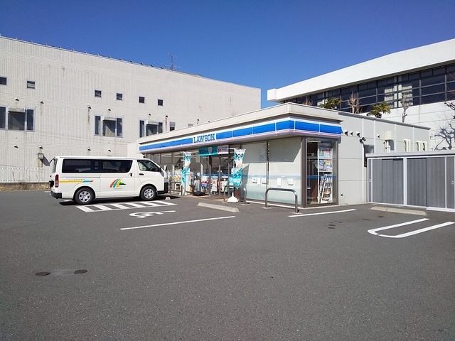 コンビニ　ローソン横浜港南台店（コンビニ）まで270m