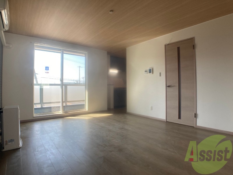 居室・リビング　広くてキレイなお部屋が広がっていて、充実した生活が送れそう。