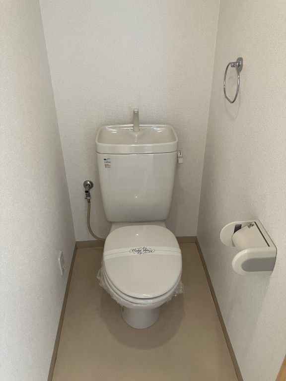 西鉄天神大牟田線 西鉄平尾駅 徒歩5分 2階建 築23年のトイレ写真
