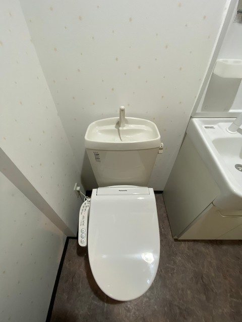 トイレ　※写真は同タイプの別のお部屋になります。