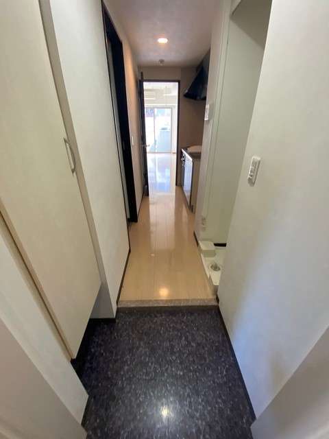 玄関　※写真は同タイプの別のお部屋になります。