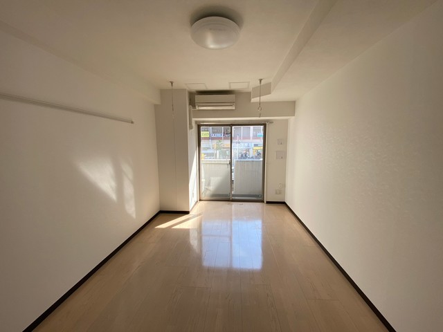 居室・リビング　※写真は同タイプの別のお部屋になります。