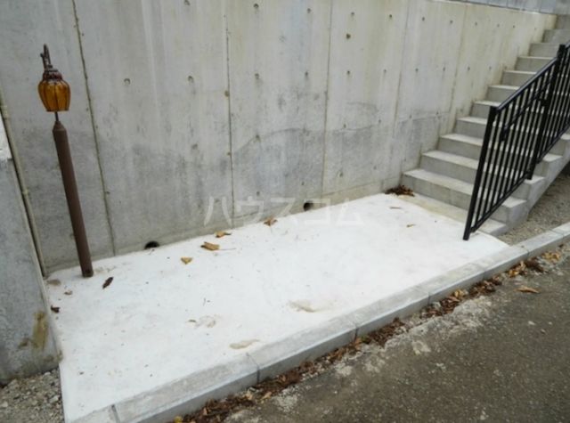 ハーミットクラブハウス石川町KANAテラス2の外観写真