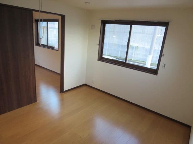 その他部屋・スペース　お部屋も明るいですね！正方形で使いやすいです
