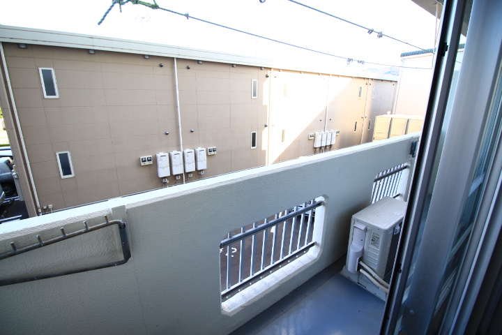 バルコニー　二重窓で静かなお部屋です