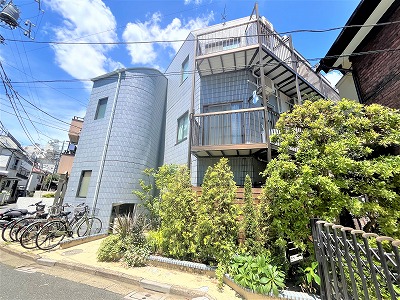 建物外観　★2路線利用可能な【中井駅】徒歩2分★