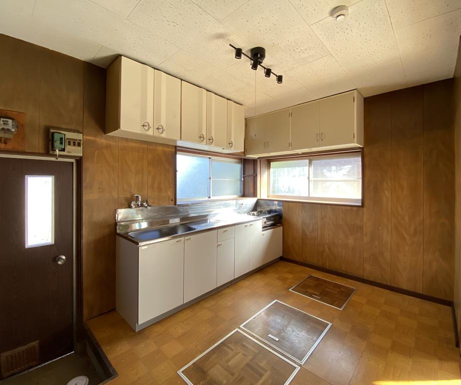 滑川町1丁目庭付戸建てのキッチン写真