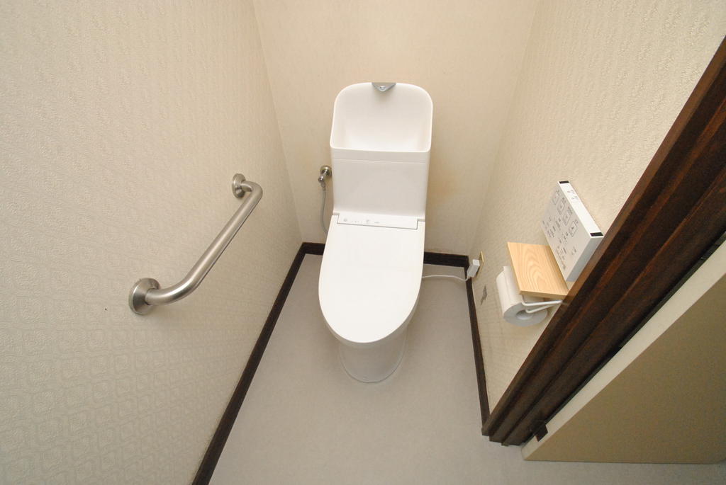 滑川町1丁目庭付戸建てのトイレ写真