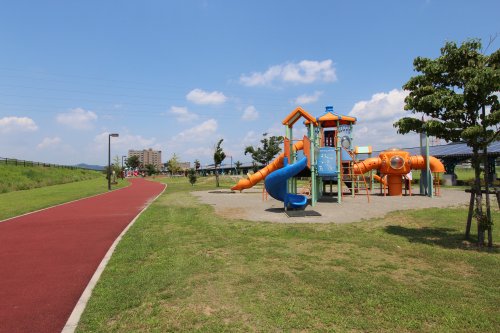 【メゾン根岸　Ｂ棟の公園】