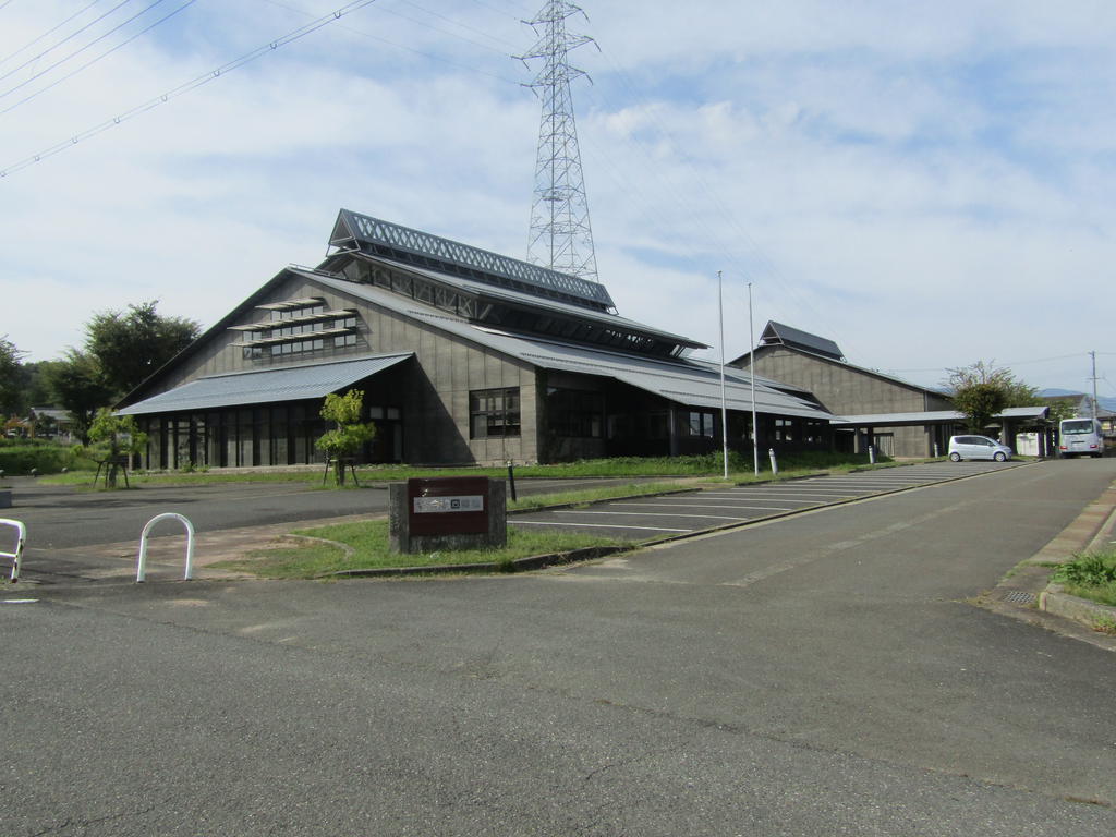 図書館　高島市立今津図書館（図書館）まで407m