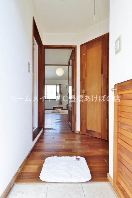 玄関　同型別部屋写真