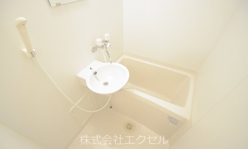 バス・シャワールーム　浴室換気乾燥機付きです。