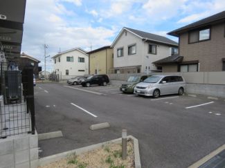 【ウエストビレッジの駐車場】