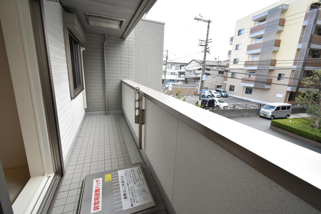 バルコニー　玄関