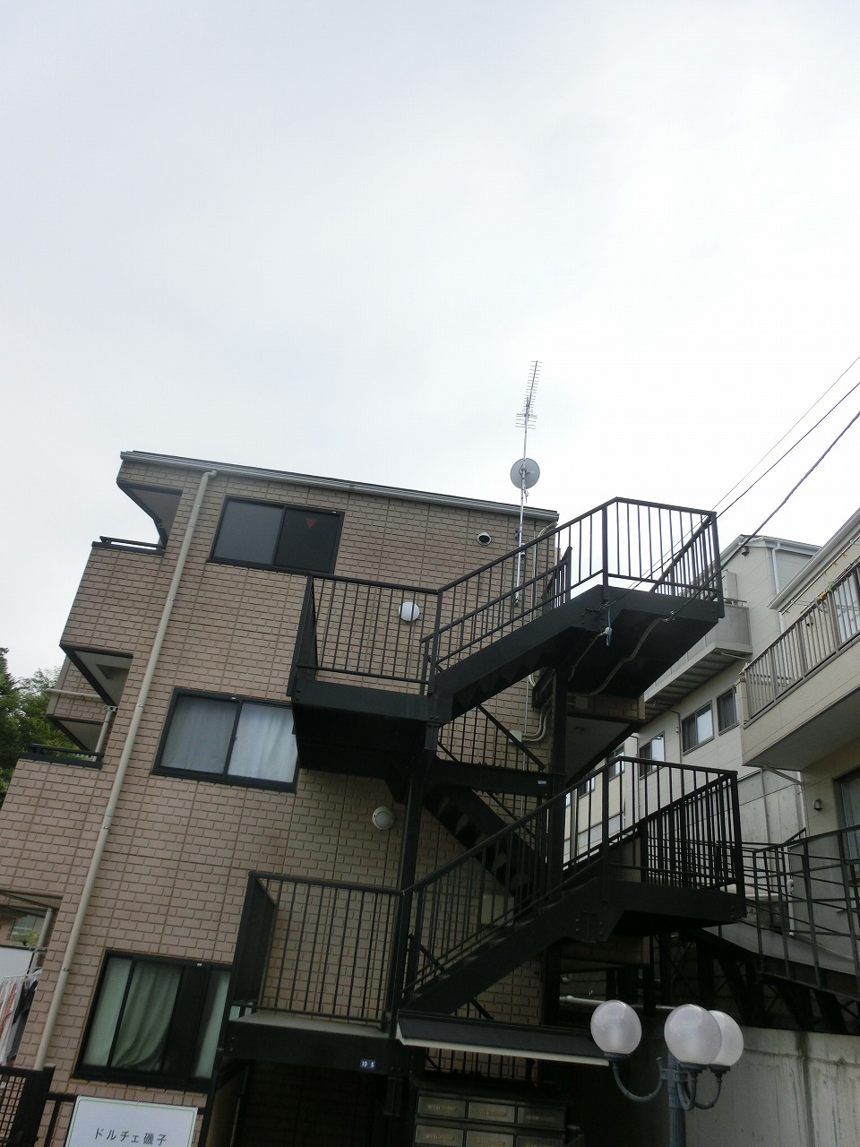 神奈川県横浜市磯子区森６（マンション）の賃貸物件の外観