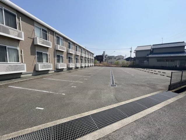 駐車場　エントランス