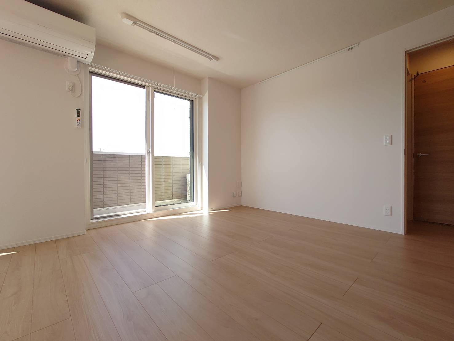 居室・リビング　広々12.6帖のリビング