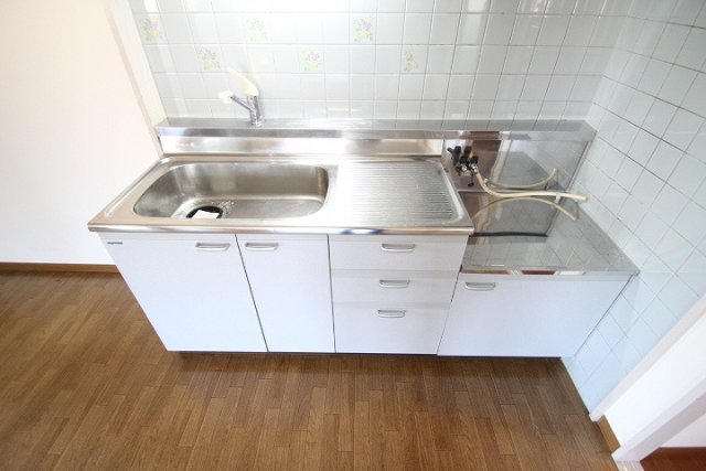 キッチン　同物件、別号室のものです。