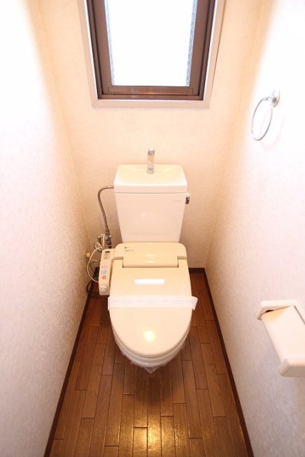 トイレ　同物件、別号室のものです。