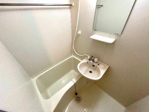 バス・シャワールーム　現状優先。設置は現地と異なる可能性があります。