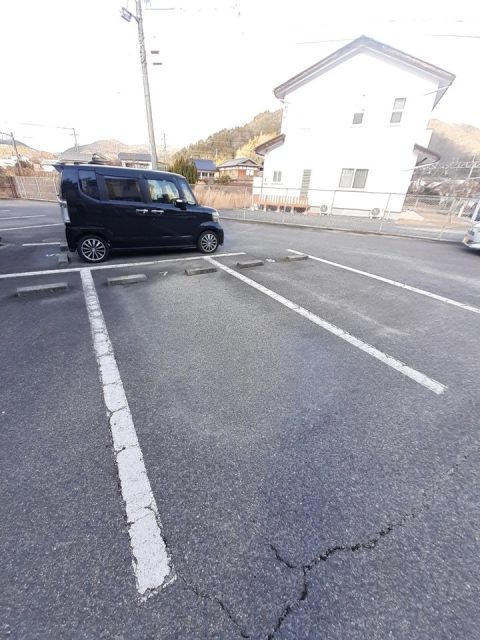 【備前市吉永町吉永中のアパートの駐車場】