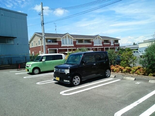 【堺市南区稲葉のアパートの駐車場】