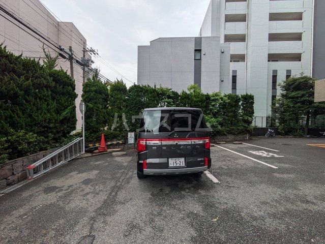 【大田区西糀谷のマンションの駐車場】