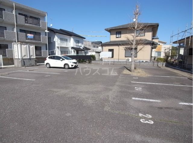 【榛原郡吉田町住吉のマンションの駐車場】