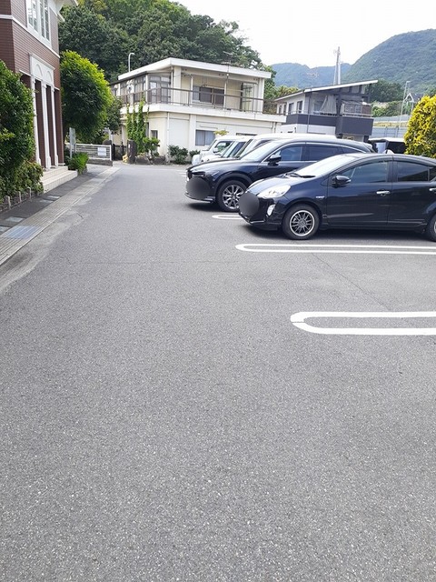 【尾道市福地町のアパートの駐車場】