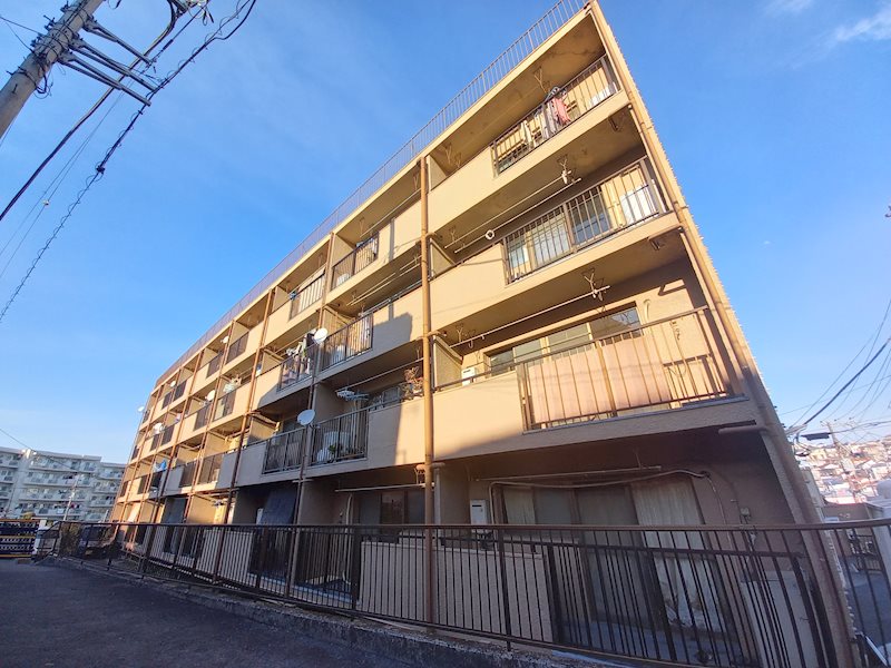 セントラル東寺尾の建物外観