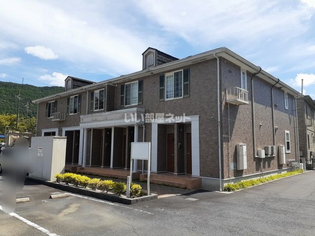 岩国市多田のアパートの建物外観