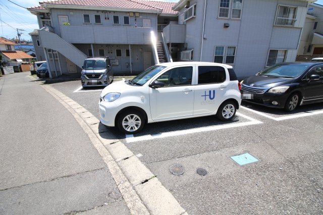 【スカイコーポ芦名の駐車場】