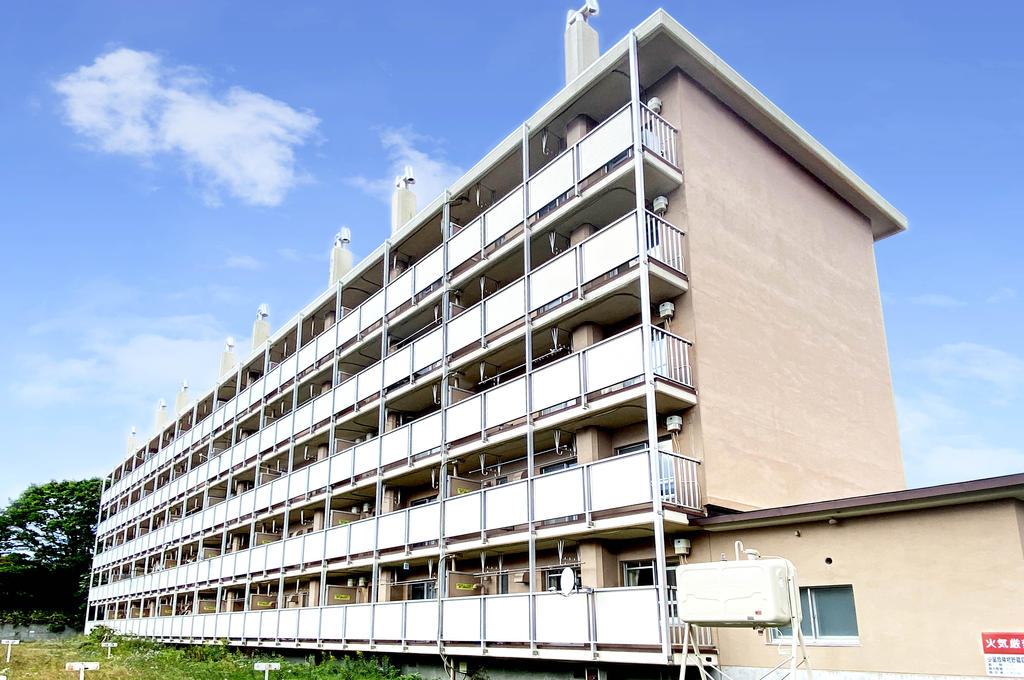 苫小牧市有珠の沢町のマンションの建物外観