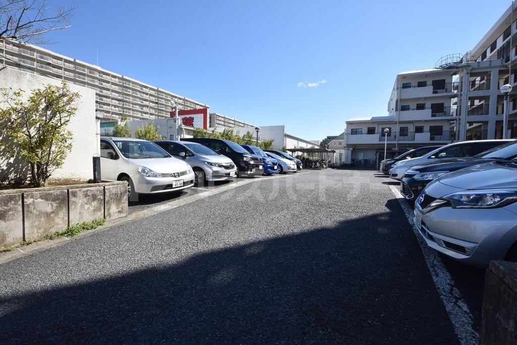 【市川市南大野のマンションの駐車場】