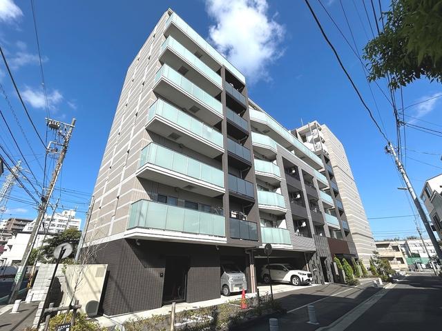 【足立区中川のマンションの建物外観】