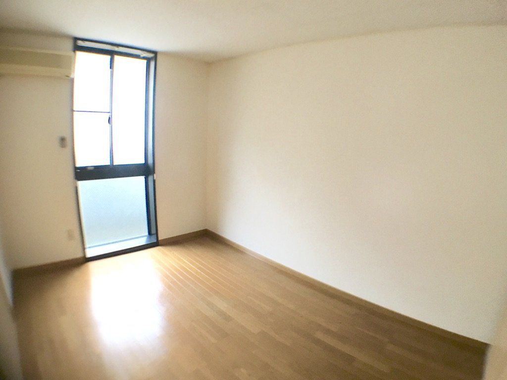 居室・リビング　居室（キッチン横）　エアコン有・照明無し