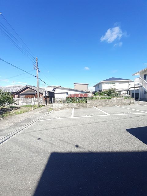 【御坊市湯川町小松原のアパートの駐車場】