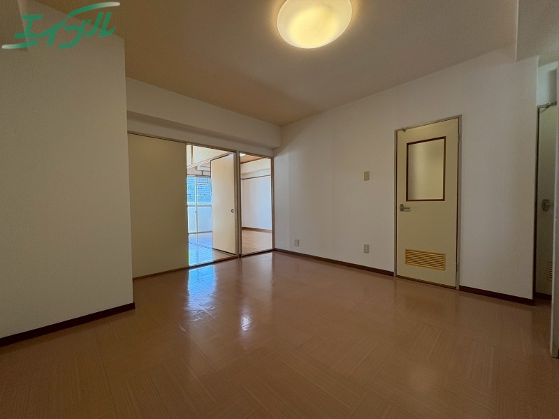 居室・リビング　同物件別室画像