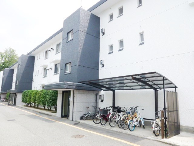 【名古屋市瑞穂区春山町のマンションのエントランス】