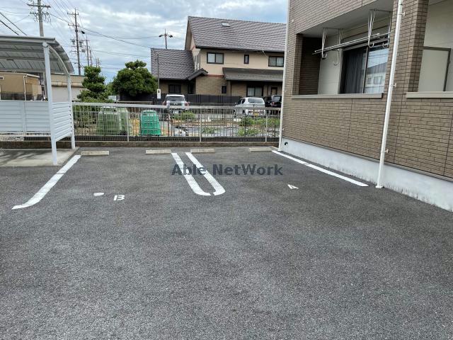 【大垣市宿地町のアパートの駐車場】